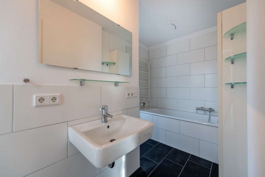 Bad mit Wanne & Dusche Etagenwohnung Darmstadt