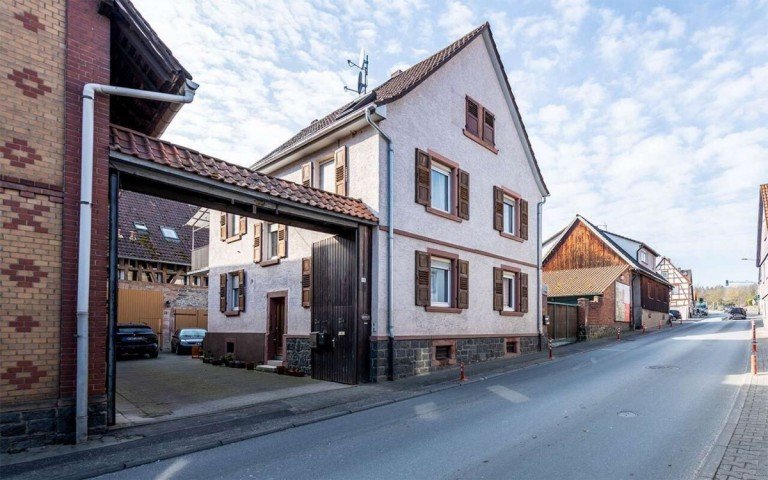 Ansicht Ober-Ramstadt Einfamilienhaus Hahn: Hofreite mit Einfamilienhaus und groem Nebengebude